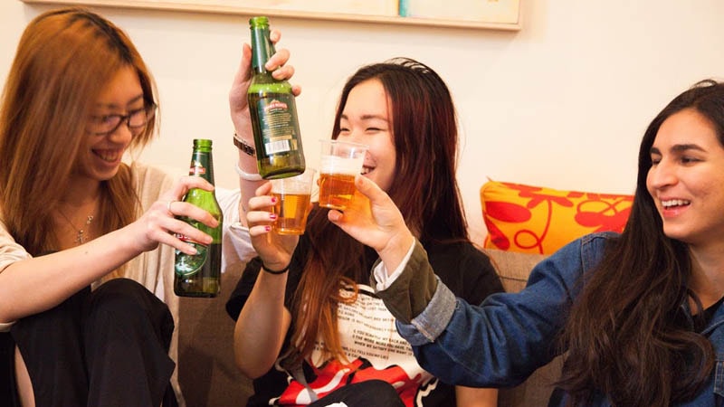 group-of-three-girls-doing-a-toast-with-beer.jpg?h=450&w=800&hash=1B51B913D10DD93429138D5DCF45329AF5969A32&hash=1B51B913D10DD93429138D5DCF45329AF5969A32&la=en